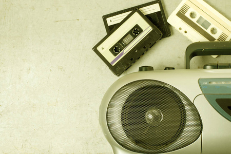 旧的盒式磁带录音机图片-旧的盒式磁带录音机素材-旧的盒式磁带录音机