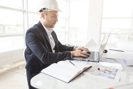 男子工程师图片