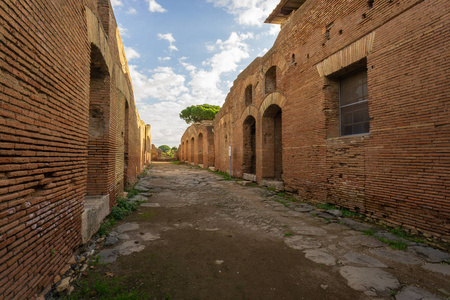 意大利罗马的奥斯蒂亚塔卡。 古罗马帝国街景，原始古罗马建筑