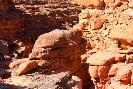 西奈沙漠埃及的彩色峡谷。