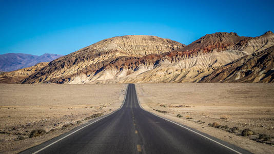 加州死亡谷国家公园孤独之路