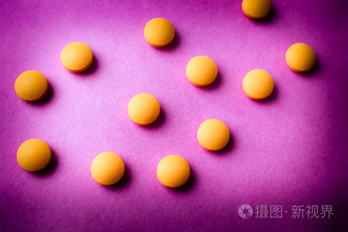 小黄色橙色美丽的医学药效圆丸 维生素 药物 抗生素上粉红色紫色的背景 纹理 理念 医药 保健 平面布局 顶部视图照片 正版商用图片14ukot 摄图新视界 小黄色橙色美丽的医学药效圆丸 维生素 药物 抗生素上粉红色紫色的背景 纹理 理念 医药 保健 平面布局 顶部视图照片 正版商用图片14ukot 摄图新视界