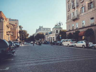 TBILISI，GEORGIAOCTOBER19，2018年第比利斯城镇视图，Agmashenebelist。顶天立地的建筑