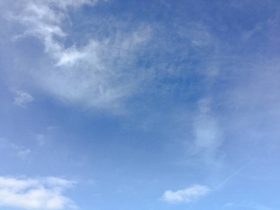 蓝天背景下美丽的云彩。 云天。 蓝天多云天气自然云。 白云，蓝天，太阳