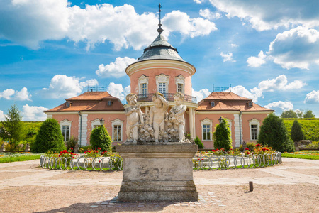 现代城市的混合景观和被毁的堡垒墙和塔楼土耳其:童话城堡已经成伟＃