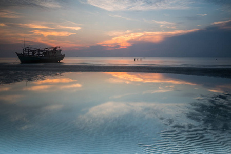 泰国二月KohSamui的壮丽日落