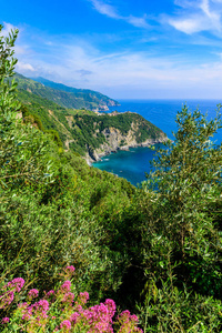 意大利海岸Cinque Terre国家公园的Corniglia村。 在背景中你可以看到马纳罗拉。 意大利北部的拉斯佩齐亚利古里亚