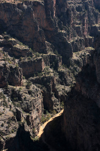 岩石和深峡谷