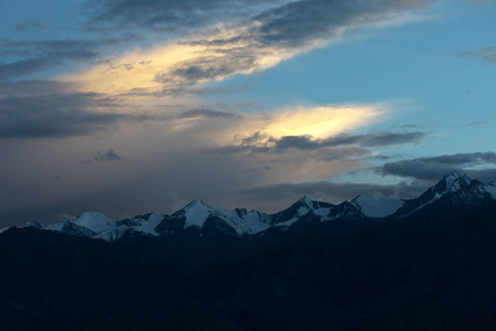 美丽的山区景观喜马拉雅山省拉达赫印度