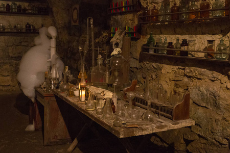 恐怖古堡古堡中世纪炼金术士实验室照片