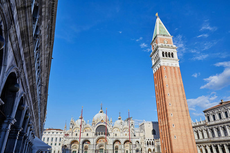 威尼斯圣马克大教堂和钟楼，意大利夏季
