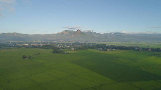 热带景观与农田, 山