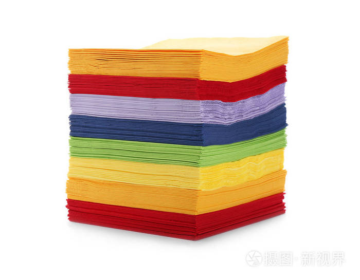 白色背景上的一叠彩色纸巾