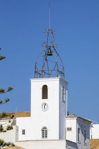 在葡萄牙历史悠久的阿尔布菲拉老城地区的Torre doRelogio钟楼。