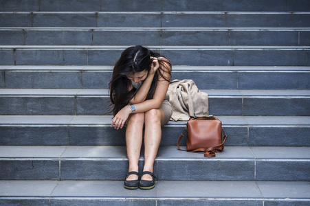 女性受害者呼救图片-女性受害者呼人夭-女性受害者