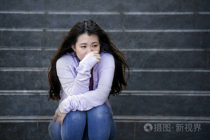 下载小样发票合同问题/举报绝望女孩悲伤痛苦年轻的悲伤和沮丧的亚洲