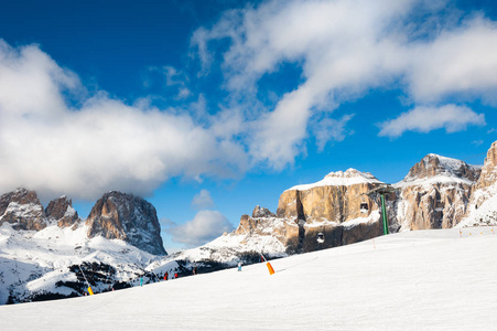 意大利多洛米特的 val di fassa 滑雪胜地的滑雪场