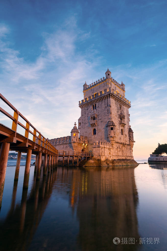 在日落时在葡萄牙里斯本的贝伦塔