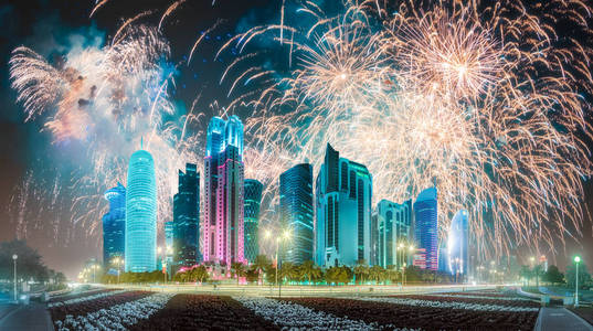 美丽的烟花在西湾和多哈市, 卡塔尔