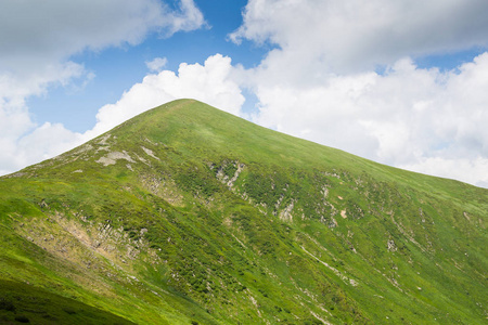 喀尔巴阡山脉孟特尼格林山脉夏季全景