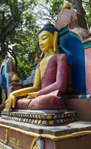 加德满都寺庙建筑群中的佛像