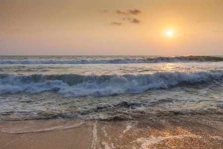 日落时的印度洋。 瓦尔卡拉。 喀拉拉邦。 印度