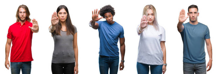 非裔美国人西班牙裔和高加索人的组成，在孤立的白色背景下，停止用手掌唱歌。 警告表情，脸上有负面和严肃的手势。