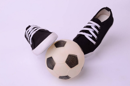 这是一个足球和运动鞋运动的图像。