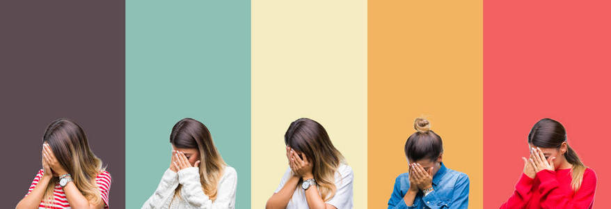 拼贴年轻美丽的女人在五颜六色的复古背景上,悲伤的表情覆盖着脸,用手