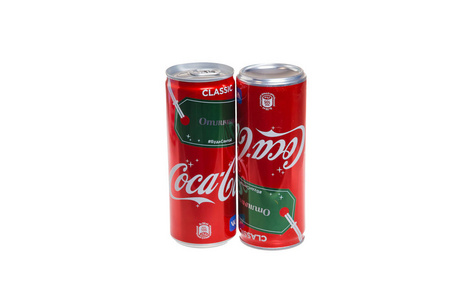 莫斯科俄罗斯2018年11月15日:白色背景下分离的铁罐可口可乐照片