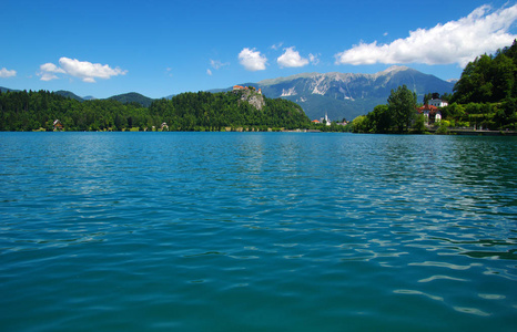 景观湖流血和山脉。 斯洛文尼亚欧洲。