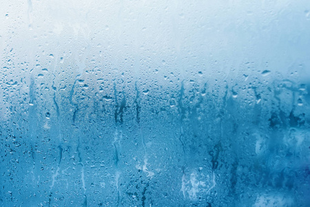 窗玻璃高空气湿度大滴滴. 天然水凝结的背景照片