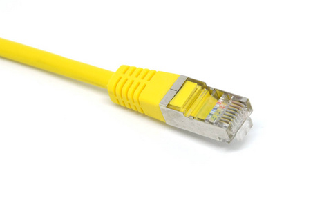 白色背景隔离的黄色网络连接器