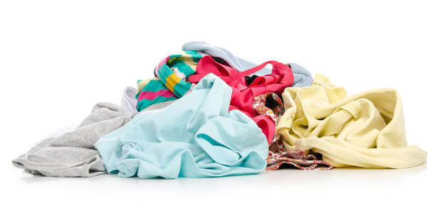 一堆脏衣服图片