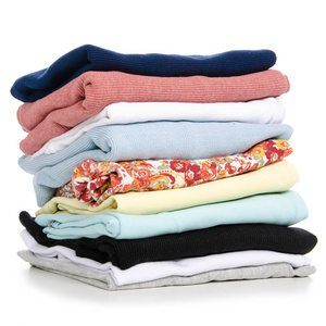 一叠衣服 t恤照片