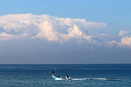 s sky depends on the time of day, time of year and main weather.