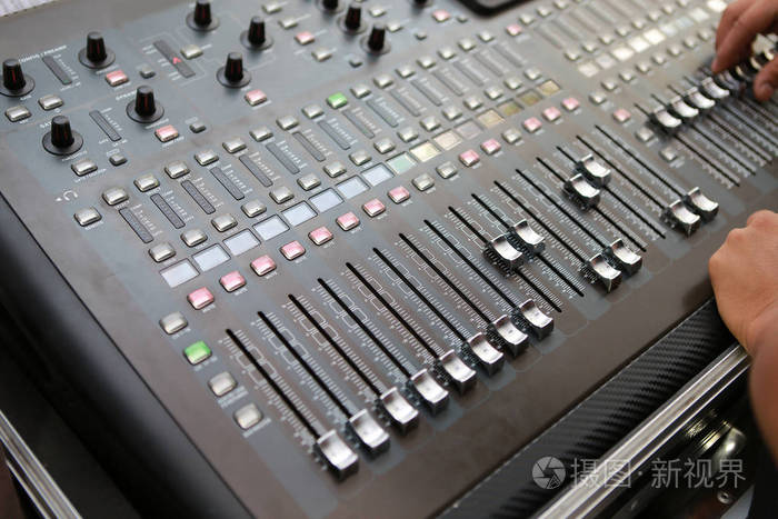 专业音响调音台,音乐控制面板上的声音级别.