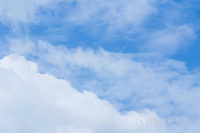 空气中的云在许多方面改变了形状