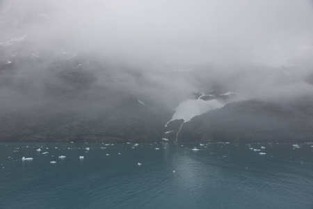 南乔治亚带海山冰和雪的戏剧性景观