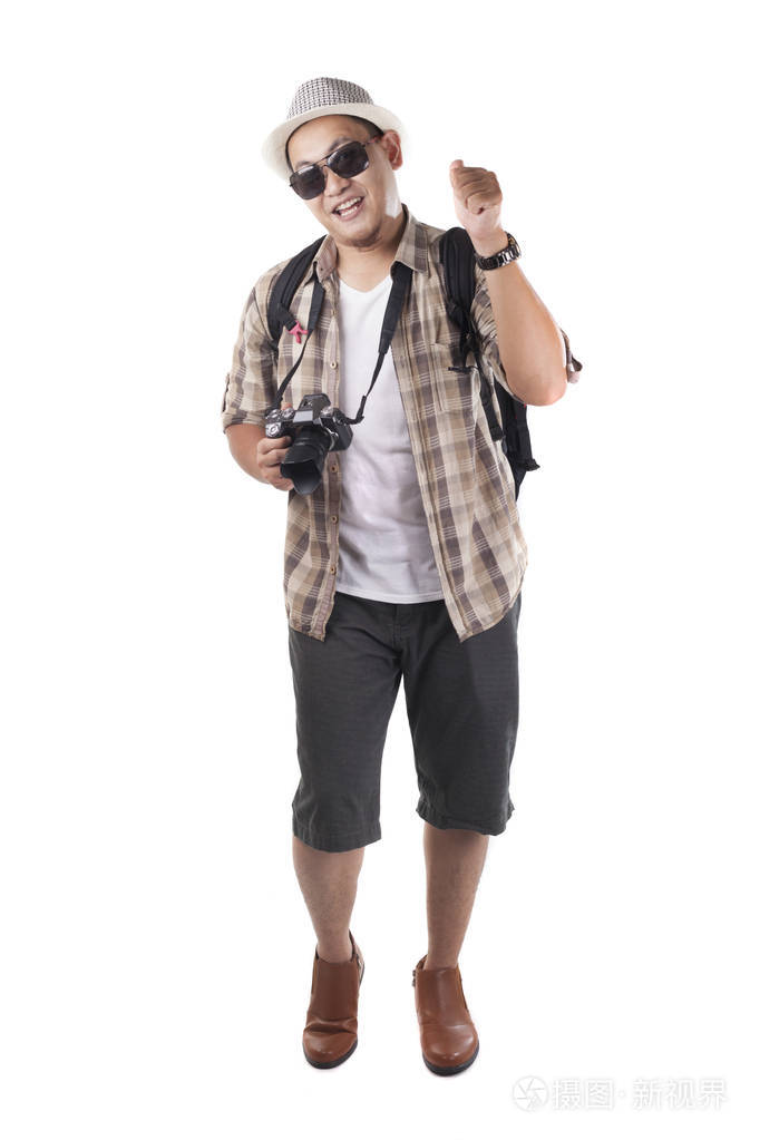 亚洲男性背包旅行者的肖像孤立在白色上. 全身肖像.