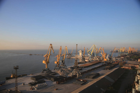 阿佐夫海马柳波尔海岸海港全景