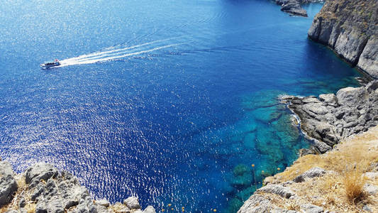 林多斯镇地中海湾的景色。 罗德岛。 希腊。