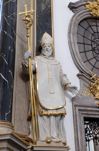 圣奥托冯班伯格雕像在伍尔斯堡大教堂的祭台上，献给德国圣基利安巴伐利亚。