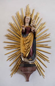 德国丹肯多夫圣劳伦斯教堂圣母玛利亚与婴儿耶稣雕像