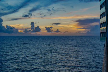 日落海景游船观景