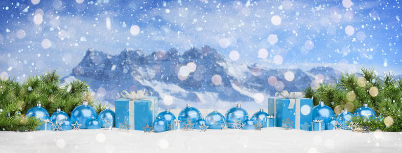 蓝色圣诞礼物和鲍布列在山背景3D渲染