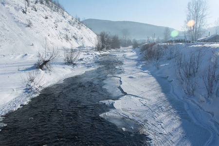 西伯利亚俄罗斯自然冬季冰雪寒冷旅游度假摄影风景宁静清凉山村水年山河