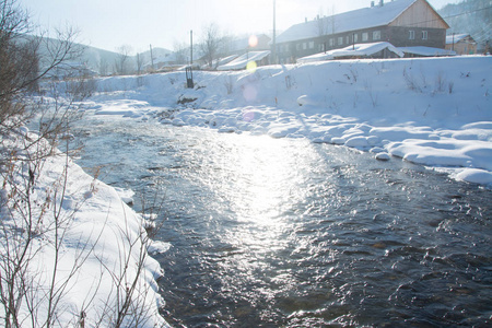 西伯利亚俄罗斯自然冬季冰雪寒冷旅游度假摄影风景宁静清凉山村水年山河