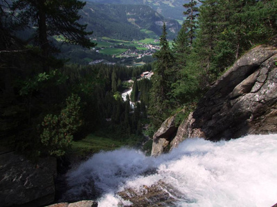 欧洲奥地利山脉的大瀑布