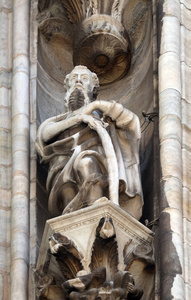 米兰大教堂正面的圣像，意大利隆巴迪，米兰